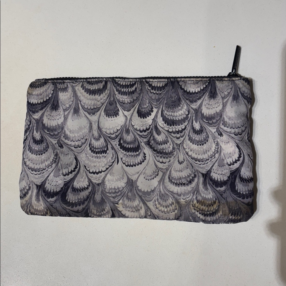 🆓Add-On✨Holts Feather Pattern Pouch - Picture 2 of 5